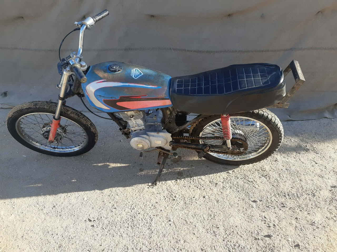 السلام عليكم 
دراجة اربعه كير ويل خلفي جديد شلعتها حلوه كلك 
السعر 225وبيها مجال


**إذا كنت صاحب هذا الإعلان وتريد حذفه لأي سبب، رجاءا أرسل رسالة إلى الدعم الفني**