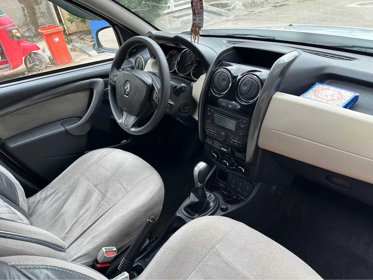 رينو دايستر 2018 سيارة جديدة بمعنى الكلمة لاصبغ لا بارد ولا برغي مفتوح بيه كير ومكينه مكفولات ماشية 75 الف مكينه 2000مكانه بغداد الدورة رقمي ***********
*********** واتساب بغداد, العراق
