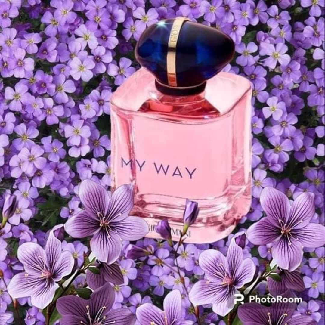 عطر ماي واي  MY WAY
عطر نسائي مثير هادئ🌸

ماي واي عطر الاثارة النسائي 
الهادئ من اصدارات بيت الأزياء والعطور الإيطالي الشهير جورجيو ارماني Giorgio Armani.💖🌸
زهري مثير للنساء من العائلة العطرية فلورا My Way عطر . تم اطلاق العطر حديثا في عام 2020 😍❤️
🌸 باقة عطرية استثنائية فواحة تشذو بعبير الياسمين يمزج هذا العطر النسائي المضيء بين الروائح الزهرية والحمضيات والخشبية والبودرية لجوهر رقيق ورومانسي يجعله المميز من بين مجموعاتك المفضلة في الطقس الدافئ 🌸🌸
المكونات العليا من زهر البرتقال والبرغموت تضفي كثافة متلألئة منذ البداية ، مما يخلق جوا مهيبًا . ومما يزيد من إبراز هذه المكونات هو الياسمين الهندي ومسك الروم في قلب العطر ، والتي تتحد لتشكل باقة أنثوية مبهرة أخيرًا ، تشتمل اللمسات الأخيرة على المسك الأبيض وأرز فيرجينيا وفانيليا مدغشقر في القاعدة ، مما يجذب أي شخص قريب بديناميكيتها الحسية الناعمة 
الحجم ١٠٠ مل 

🚘 يوجد خدمة توصيل لجميع محافظات العراق 🚘 بغداد, العراق


**إذا كنت صاحب هذا الإعلان وتريد حذفه لأي سبب، رجاءا أرسل رسالة إلى الدعم الفني**