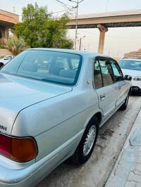 تويوتا كراون • مكلّف بالنشر • قرب الجسر الايطالي