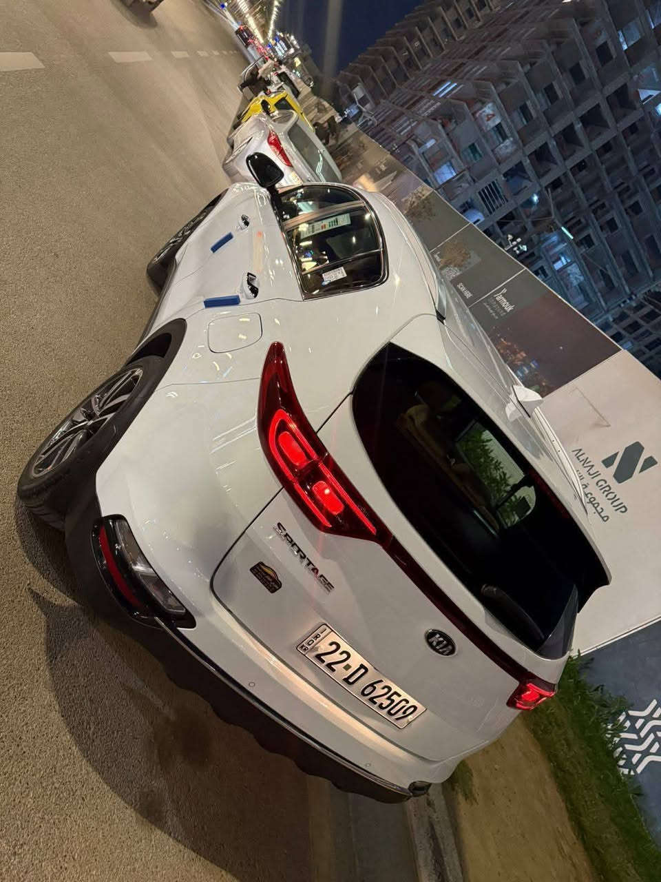 السلام عليكم
كيا سبورتج 2021 خليجي 
سويج 
كاميرا 
حساس امامي خلفي 
شاشة كبيرة كار بلي اصل 
داخل حمصي 
جلد 
اشاير مري و ترحيب 
ماشية 56 الف 
مكفوله 
رقم اربيل شرط تحويل مباشرة سنويه هزه جديد 
210 ورقه وبيها مجال 
اي استفسار 
*********** حجي جعفر 
مكان بغداد البياع او يرموك
