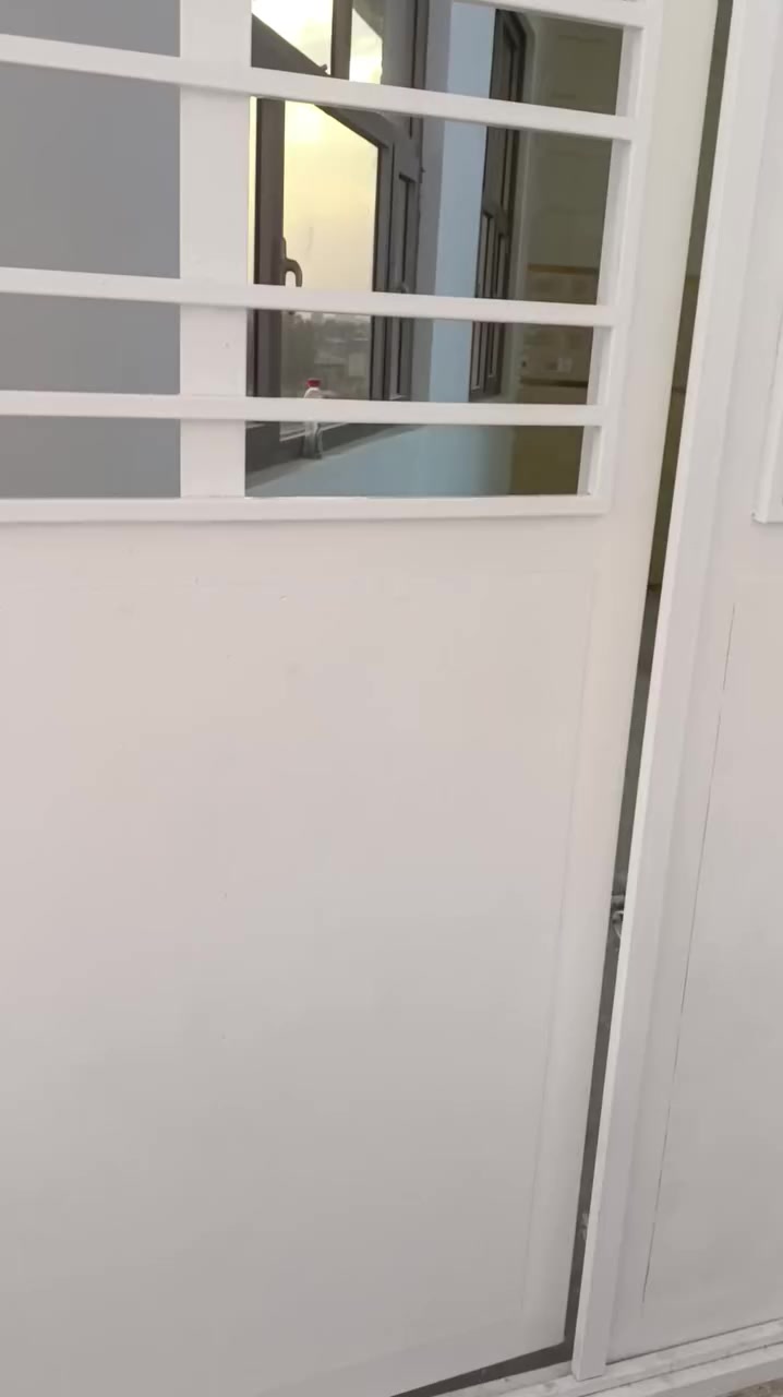 وعندي شقه ثانيه بيهه غرفتين ممصورهه
***********
