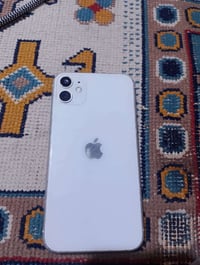 آيفون ١١ • ١٢٨ • نقطة سوداء