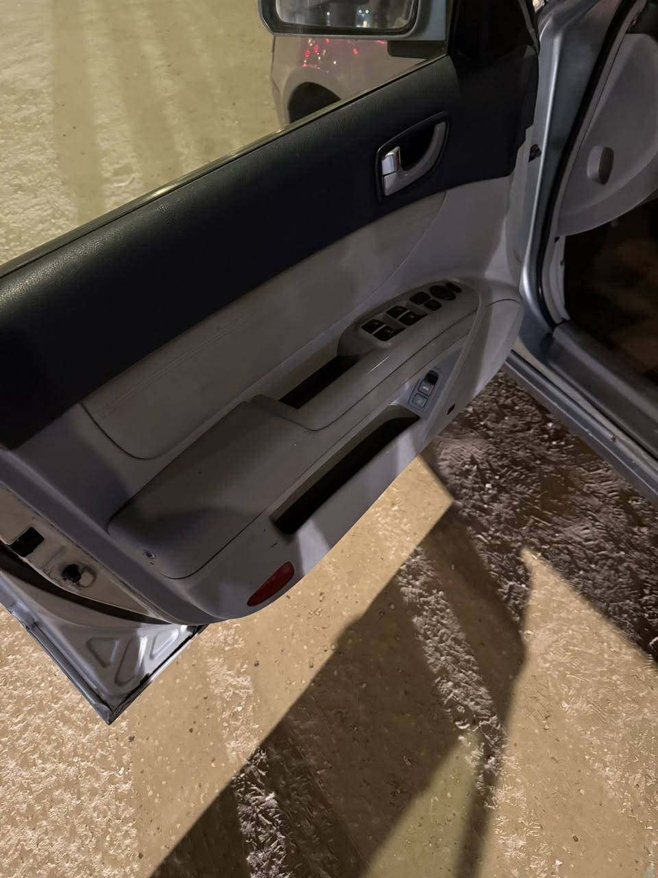 السلام عليكم سونتا ٢٠٠٦ وارد خليجي مكينه ٢٤٠٠ رقم نجف كير عادي باسم صديقي مكان السياره حله مركز محافظه 
مصبوغه عام اثر جراد بيه طخه بجملغ الخلفي بسيطه سياره جهازه من كلشي السعر ٧٥ وبيه مجال رقم ت ***********
