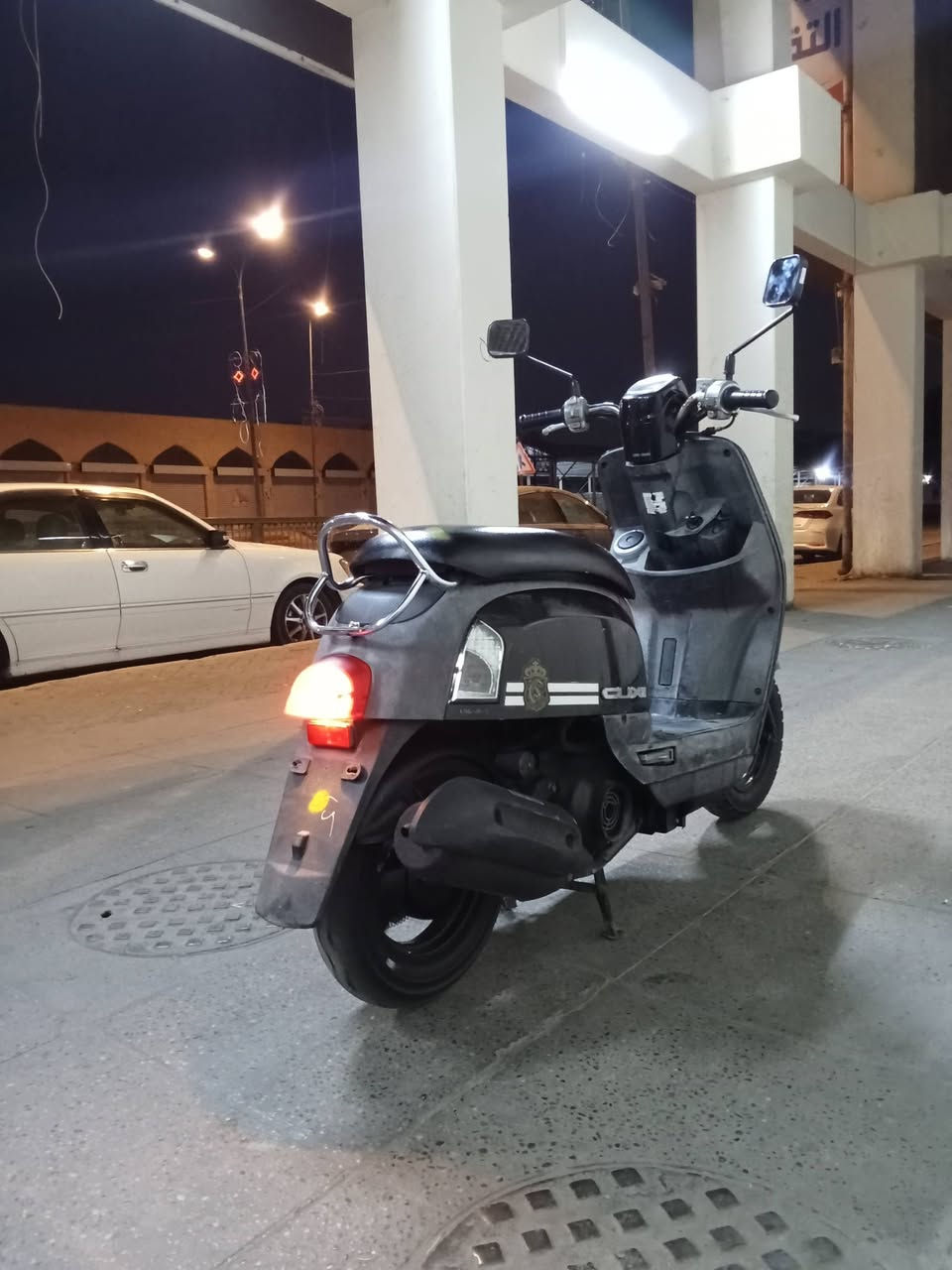 السلام عليكم شباب دراجة ماكس بوليس مال رمبة وصلهة والمنفيس لاصليات موجودات كلهه  ابلادية وكلهة شغالة كفالة عامة صارلهة 8 أيام من امنزلهة رمبة بعدها بترابهة العنوان بغداد باب المعضم ولا ستفسار ***********
