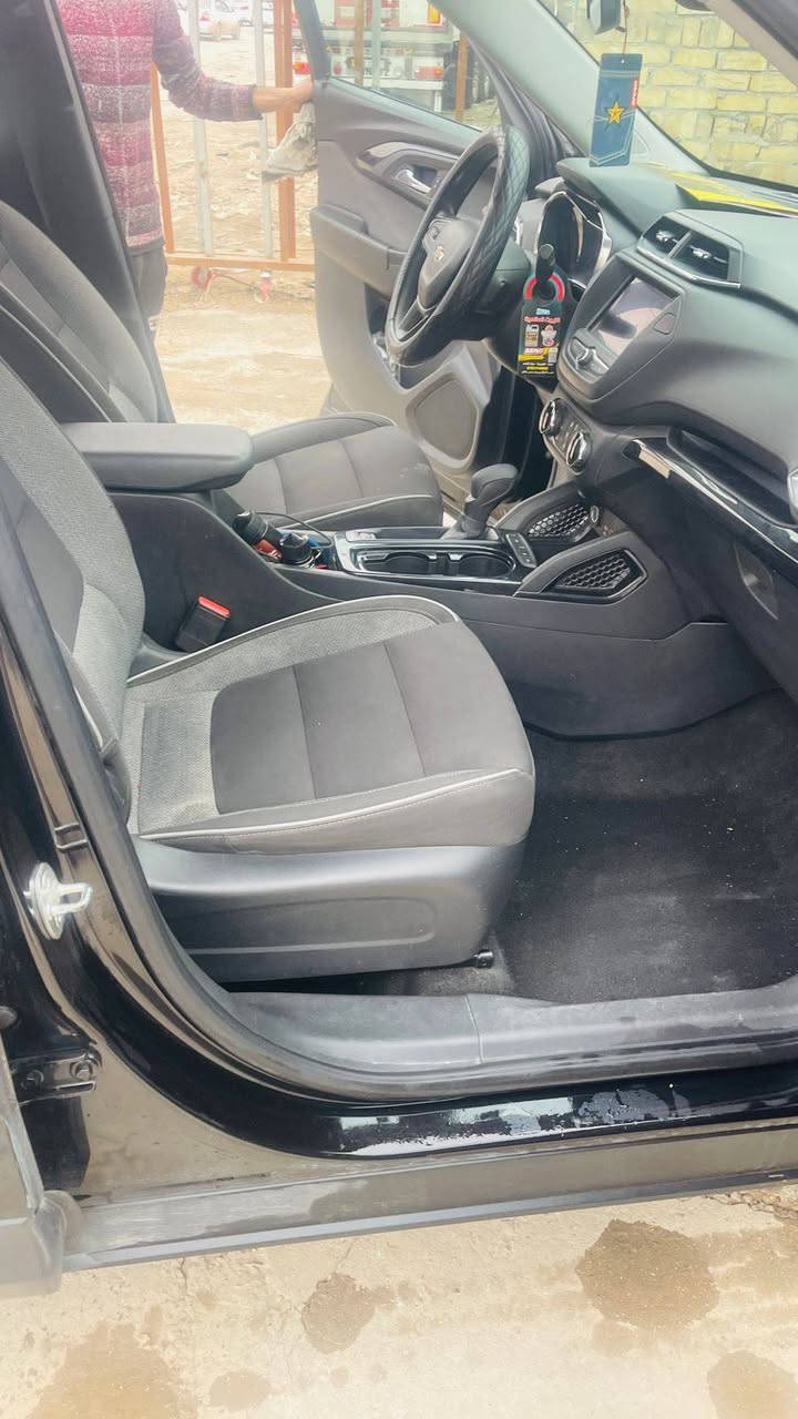 السلام عليكم
تريل بلايزر 2021 ماشية 38 الف رقم بغداد تحويل مباشر
للبيع  او مراوس

فول مواصفات  مكينة 1300 المرغوب

سيارة فور ويل awd

رادار توقف امامي مع مستشعر تحديد المسافة

رادارات جانبيه

رادار خلفي 

حساسات خلفية

هند بريك بصمه

بجم ليد  

عدسات زنون 

مخرج شحن تايب سي فاست جارج 

كشنات تدفئه 

شاشه كاربلاي وفول لمس
 
تحديد مسار

نقطه عمياء 

تشغيل عن بعد

سستم صوت 

كشن كهرباء 

انظمة قياده سبورت مود وعادي 

اوتو ستارت

نضام تراكشن
كروس سرعه
تخم تاير جديد باتري جديد 
#الحادث   دعامية امامية فقط بدون صبغ

#السعر 135 وبيها مجال بسيط او مراوس

مكان السياره بغداد   

للتواصل على الرقم ***********
