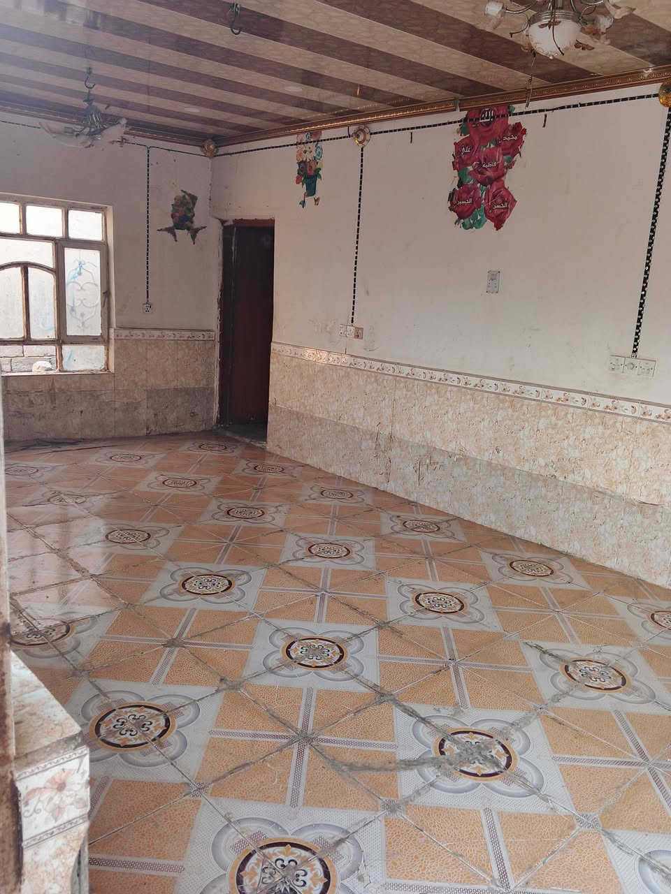 بيت للإيجار يحتوي على:
طارمة بمساحة كبيرة
غرفتي نوم
صالة واسعة
مطبخ
حمام داخلي + حمام خارجي
📍 الموقع: الديوانية – الأحمد – نزلة الشيخ سامي
💰 الإيجار الشهري: 125
📞 للتواصل والاستفسار: ***********
