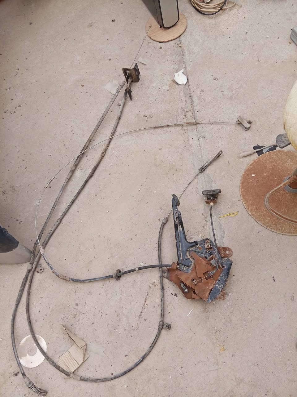 سلام عليكم غراض الفينية طويلة 
كلشي موجود اصلي تفصيخ
مكان بصرة رقم ***********
