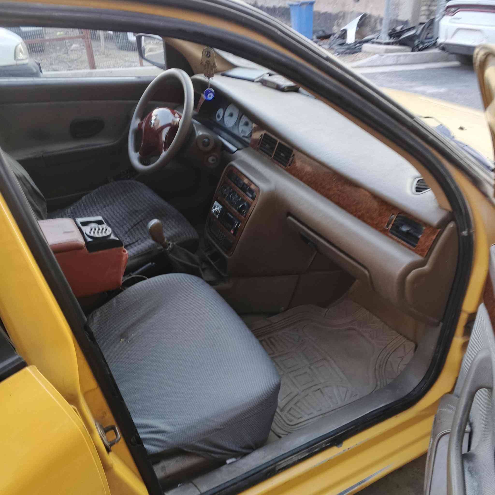 السلام عليكم سمند للبيع السيارة بيهةجاملغ خلفي ضرر بسيط كير فرنسي كهربائيات كلهة شغالة تدفئة وتبريد مشط جديد صارة شهر مع ادامة الصدر بل كامل مع الهوزن دبلات جدد امامي خلفي المكان الشعب *********** 
السعر 33 وبيهة مجال 
السيار بسمي تحويل ثاني يوم
