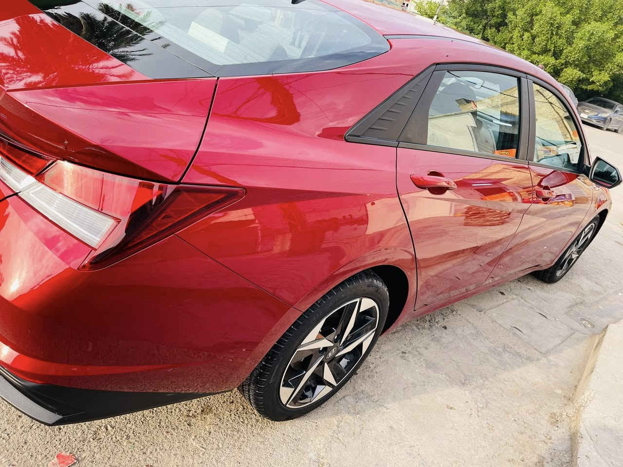 سلام عليكم النتره ٢٣ sel
فول عده الفتحه والجلد 
 مرقم بغداذبأسمي وهاذ حادثها بلصور موجود
على حادثها مال امريكا ما معمره
شاشه ديجيتل 
اوتو هولد 
سايد بريك دكمه
٣ وضعيات قياده 
رادار امامي وخلفي وجانبي 
ماشيه٢١
اسبيرها ما نازل على وضع الشركه 
بيها ايرباك برده
هاذ رقمي بي واتساب 
***********
سعرها١٦٠
