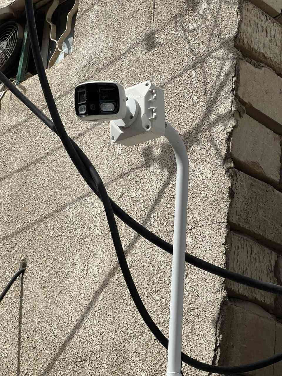 اسبق عصرك وكن في الطليعة 
سلام عليكم 
تم تأمين منزل احد زبائننا ب ٨ كاميرات ip من شركة دهوا 
دقة ٨ ميكا 4k
صوت وصوره 
ليلي الوان 
كل كاميرا ٢ عدسة
نظام انذار 
ضمان سنه استبدال 
# العنوان #
كربلاء/ طويريج/ شارع البلدية/مجاور المستوصف الطبي 
# هاتف #
***********
***********
جملة- مفرد 
اسعار خاصة للمنصبين 
رؤيا الهندية 
وكيل معتمد
