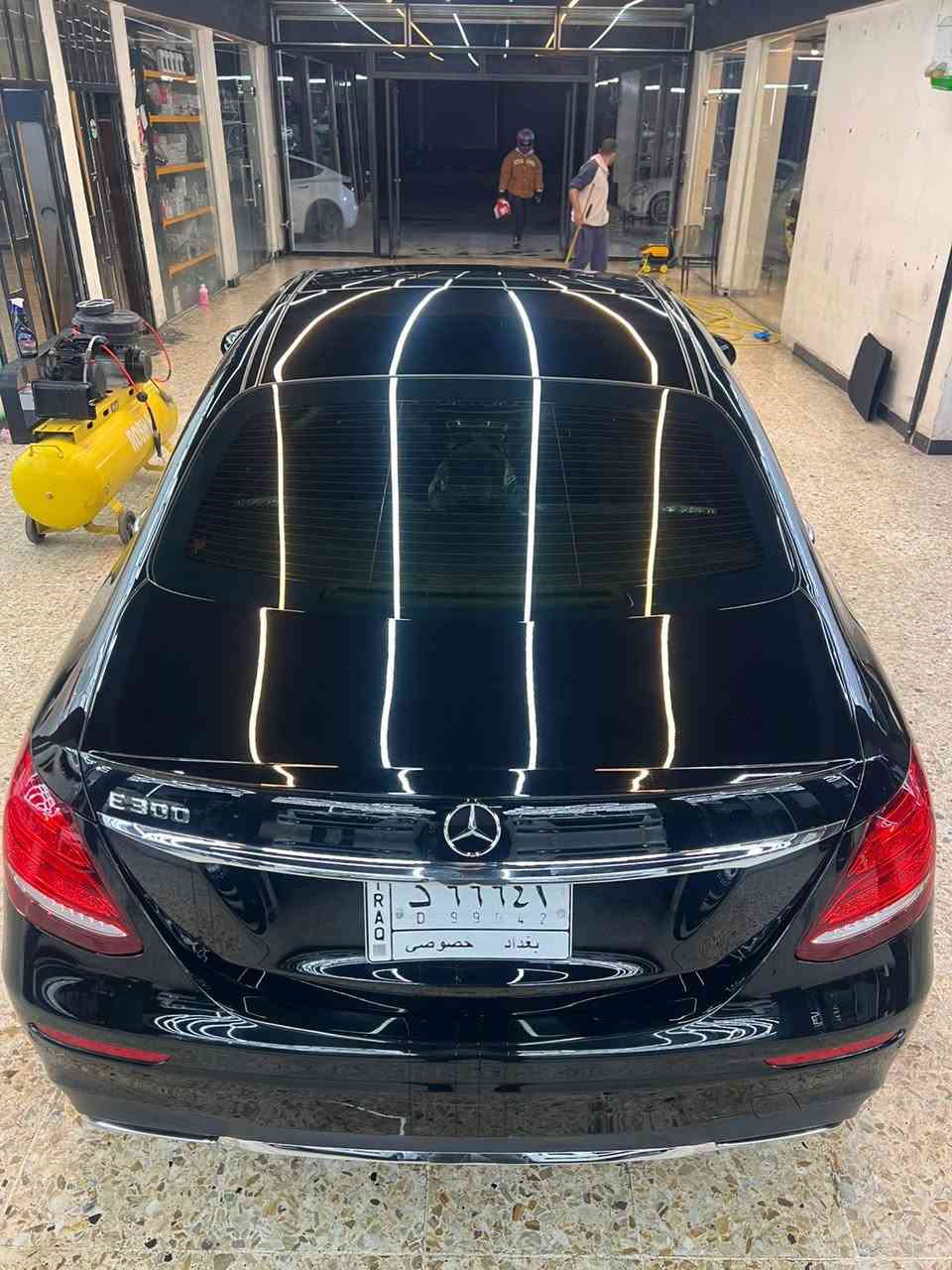 سلام عليكم حبايب 
للبيع E 300 w213 
2018 وارد أمريكي 
فول مواصفات 1/1 
رقم بغداد تحويل مباشر 
سيارة ماشية 147 كيلو 
موصفات فول للاخير 
بيها من امريكا بل مزاد كلين تايتل بدون حادث 
فقط بيها صفحة سائق تخريب شخوط بدون ايرباك بدون اي ضرر داخلي فول مواصفات 
وبدون نقص السعر  255 وبيها مجال 
*********** تفاصيل اكثر 
عنوان سيارة بغداد الاعضمية او منصور
