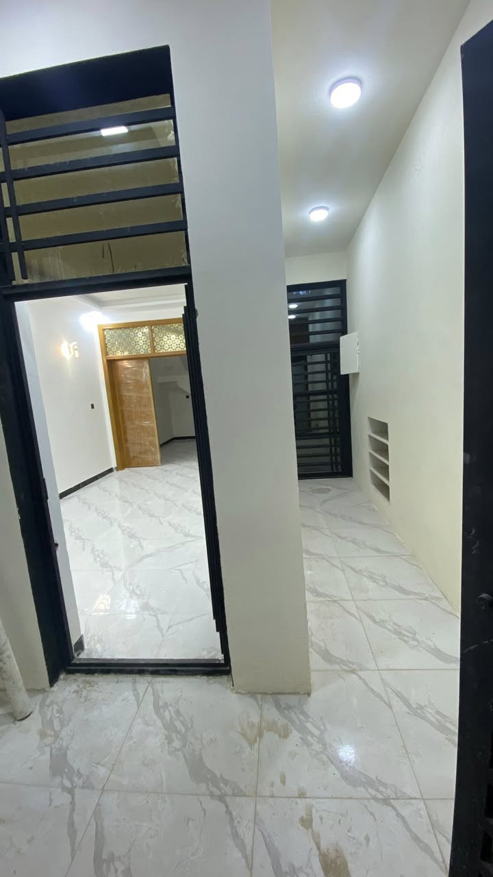 اللهم صلِ على محمد وآل محمد
قال رسولُ الله ﷺ:
«مَن كانَ يُؤمِنُ باللهِ واليومِ الآخرِ فَلْيَقُلْ خيرًا أو لِيَصْمُتْ
دار للبيع طابو زراعي المساحة 100متر طابقين
مشمول بالتطويب ان شاء الله كامل خدمات
شوارع تبليط مي وكهرباء
قريب ع الشارع العام وموقف الكيات
قريب على السوك والمدارس
منطقة راقية ومقسمة تقسيم هندسي
جيران ذهب واغلبها موضفين بالدولة
البيت موقعة تجاري وبناء جديد غير مسكون تسليم مفتاح
السعر 85 مليون مع المجال
البيت ينباع نقد فقط ميرهم لا ايجار ولا اقصاد ولا رهن
الموقع شارع المطار عمود 250 مقابل حي العسكري
قبل قرية الغدير قرب مدارس در النجف الأهليه
للأستفسار *********** متوفر واتساب
