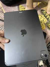 ايباد 11برو معالج m4ذاكره 256مراوس بايفون 16ايباد بعده بضمان بس تحدث و...