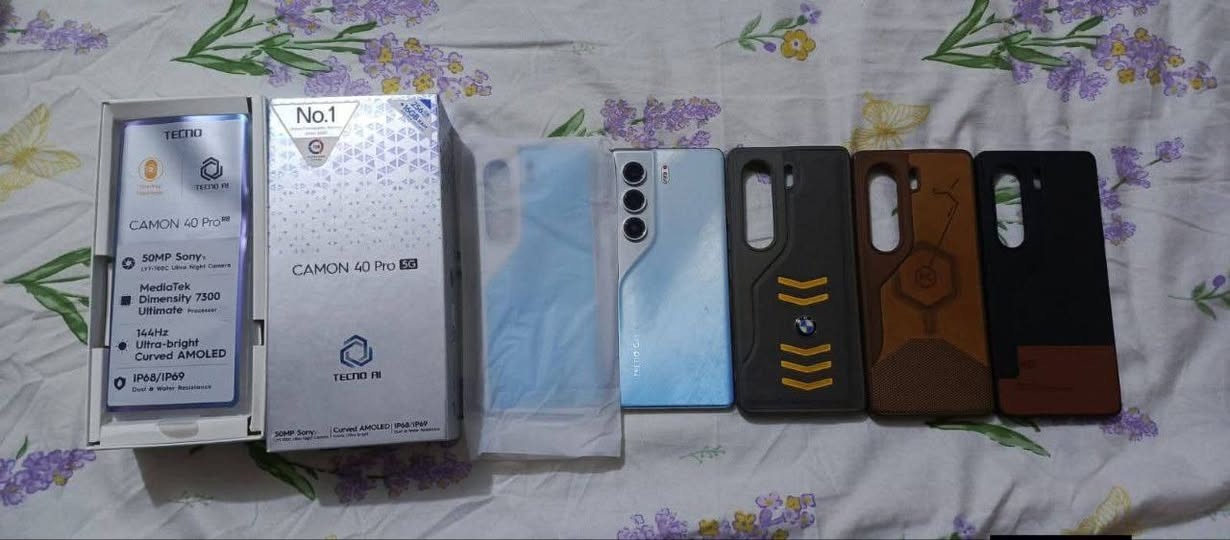 السلام عليكم جهاز تكنو كامون 40 برو 5G الغني عن التعريف لون مميز جهاز جديد حيل وغراضه كلهن جدد صارلي يومين من فتحته من الكارتون وريد ابيعه لان حتاجيت فلوس ويا 4 كفرات واحد يجي ويا و3 هديه مني لليشتري الجهاز الله شاهد شخط مامشخوط بعده جديد سعر ٣٠٠ وبي مجال كلش بسيط واتساب, ***********
