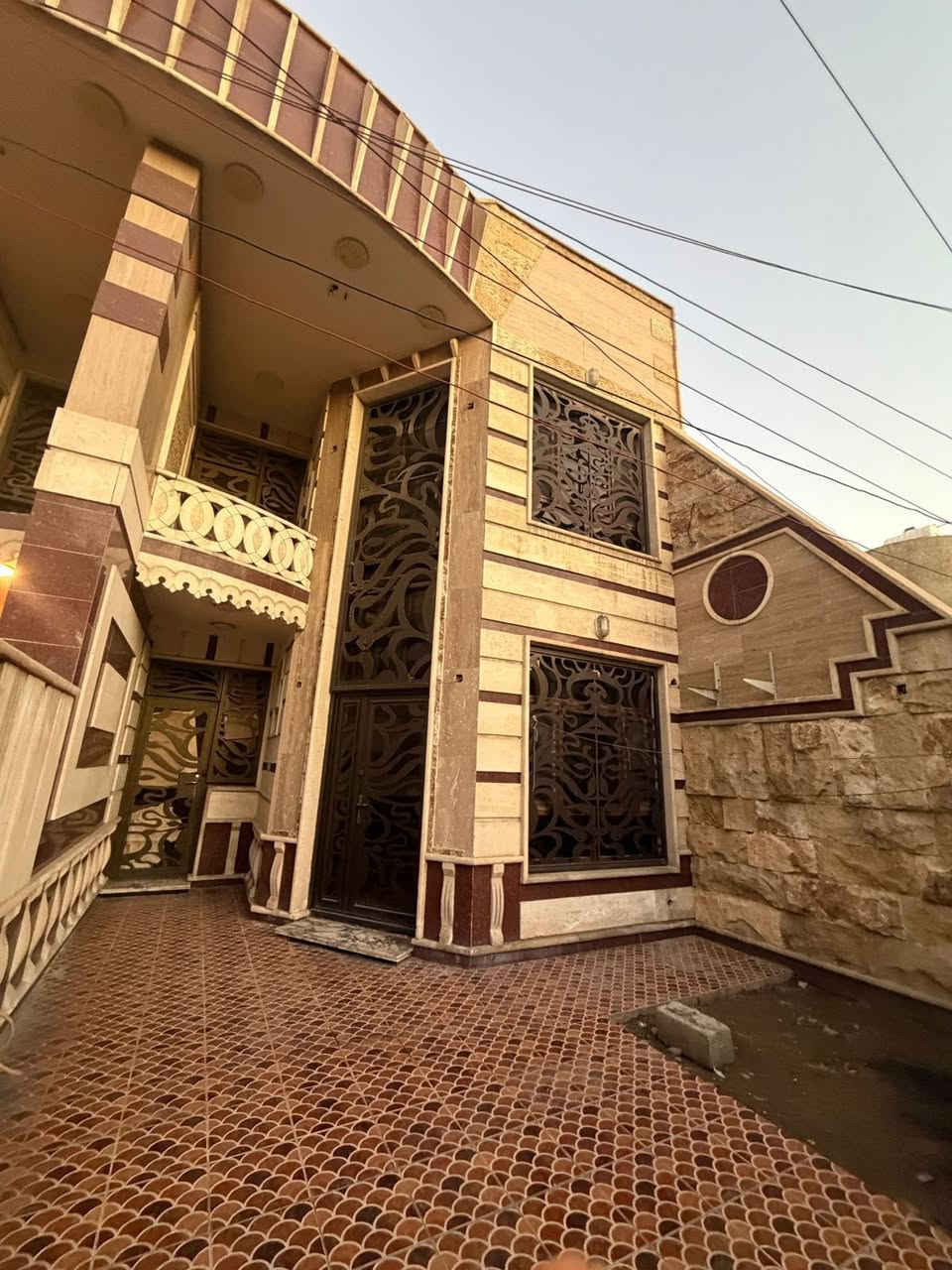 🔹 المساحة: 150 متر
🔹 الواجهة: 6 متر
🔹 يتكون من:
 • 4 غرف نوم
 • صالة
 • مطبخ
 • خدمات صحية

📍الموقع: بغداد – السيدية – مربع الضباط
✨ موقع هادئ ومميز وقريب من الخدمات

شركة أسس للأستثمار العقار :- السيدية - مدخل جامع الصديق 

📞 للاستفسار:
***********
