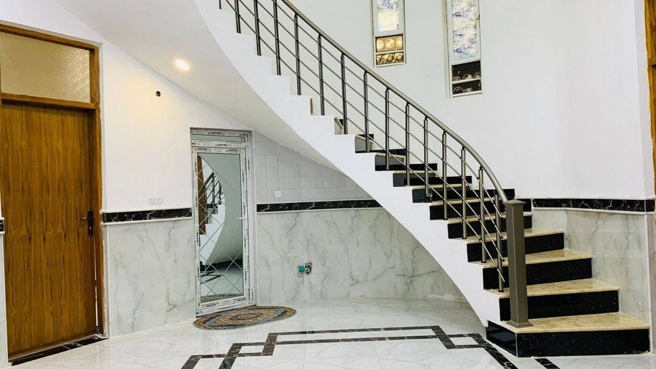 سلام عليكم 
البيت البيع مساحه ٢٠٠م طابقين طابو صرف
العنوان حي جامعه ثانيه مقابيل عمارات المعهد
بناء  حديث سنه 2024
طابق الارضي استقبال + مطبخ بارد+حار +صاله + غرفتين نوم. طابق ثاني 3 غرف نوم + سطح +صحيات عدد 4
السعر اتصل #مكلف بنشر الاستفسار ع الرقم
***********
*********** عمارة, ميسان
