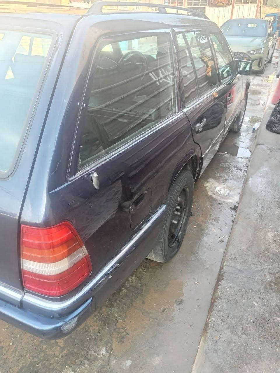 مارسيدي دب ستيشن موديل 95 نضيفه جدأ كير مكينه جديد 300قبغ اسود السعر65 وبيهه مجال الشراي يتصل ***********
