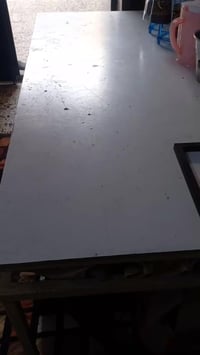 ميز حديد • للبيع