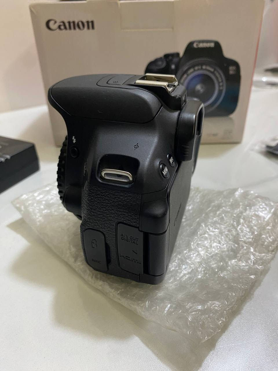السلام عليكم
للبيع كامرة كانون 

D 700

مع ملحقات كاملة

عدسة 18_55 mm

مع بطارية وشاحنة اصلية

مع حقيبة والكامرة استخدام قليل 

للاستفسار ***********

مكاني نجف

السعر ٣٦٠ وبيها مجال
