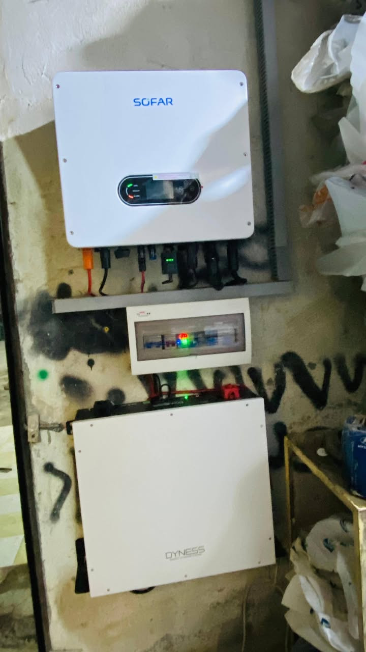 🚨 منظومة من شركة الطاقة الذكية - ودع الكهرباء الغير مستقر 
اسم الزبون : وسيم كرمز
المنطقة : بعشيقة 

📊 إنتاج المنظومة:
☀️  10 أمبير صباحاً
🌤  5 أمبيرات مساءً

لماذا تستمر بدفع مبالغ كبيرة كل شهر مقابل كهرباء غير مستقرة؟
الآن يمكنك امتلاك كهرباءك الخاصة من الشمس مع منظومة موثوقة من شركة طاقة الذكية ☀️

⚡ منظومة شمسية قوية بمكونات أصلية وضمانات حقيقية:
🔹 انفيرتر من Sofar Solar
✔️ ضمان 5 سنوات (استبدال)
🔹 بطارية ليثيوم من Dyness
✔️ ضمان 10 سنوات
🔹 ألواح شمسية 600 واط عالية الكفاءة

💡 ماذا تعني هذه المنظومة لك؟
✔️ كهرباء مستقرة طوال اليوم
✔️ تقليل كبير في مصاريف المولدات والوقود
✔️ تشغيل الأجهزة الأساسية براحة
✔️ استثمار طويل الأمد لعائلتك ومنزلك
👷‍♂️ شركة طاقة الذكية
خبرة في نصب المنظومات المنزلية والزراعية والصناعية ومنظومات On-Grid
وكادر هندسي متخصص يضمن أفضل أداء للمنظومة.
📞 للتواصل والاستفسار:
Korek : ***********
                                                  *********** 
Asia: ***********
Korek: ***********
🌐  www.taqa-smart.com 
☀️ استثمر بالشمس… وارتاح من همّ الكهرباء لسنوات.
#الطاقة_الشمسية #شركة_طاقة_الذكية #منظومات_شمسية #Sofar #Dyness
