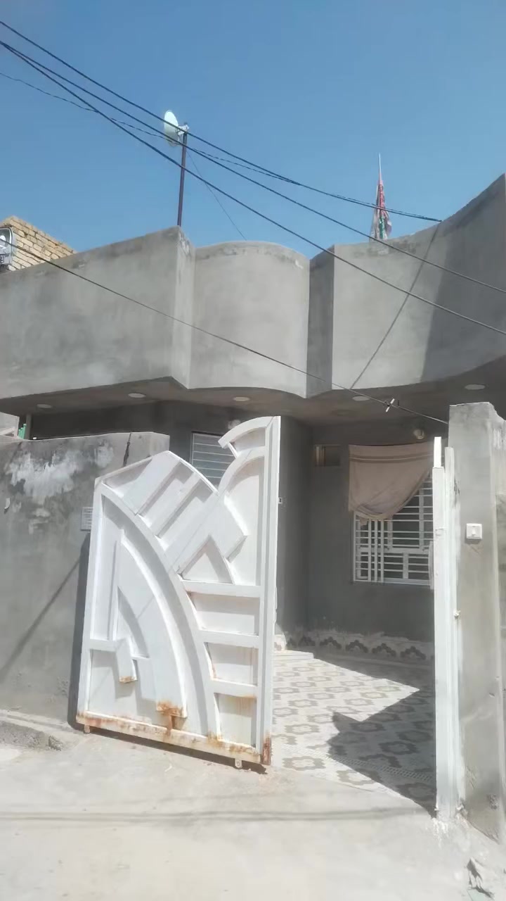 السلام عليكم للبيع بيت ١٥٠ متر طابق ونص كافه الخدمات البيت جديد في كربلاء حي الزهراء عامود ٤٠
السعر ١٣٠ وبي مجال التفاصيل بل فيديو ***********
