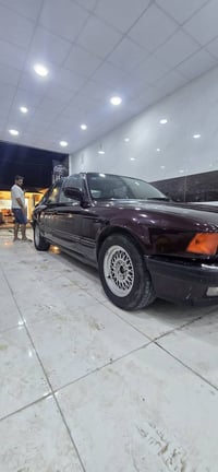 BMW   735 اصل  مديل 1991 رقم بغداد راعيه من الرفاعي  اللون ب سنويه احم...