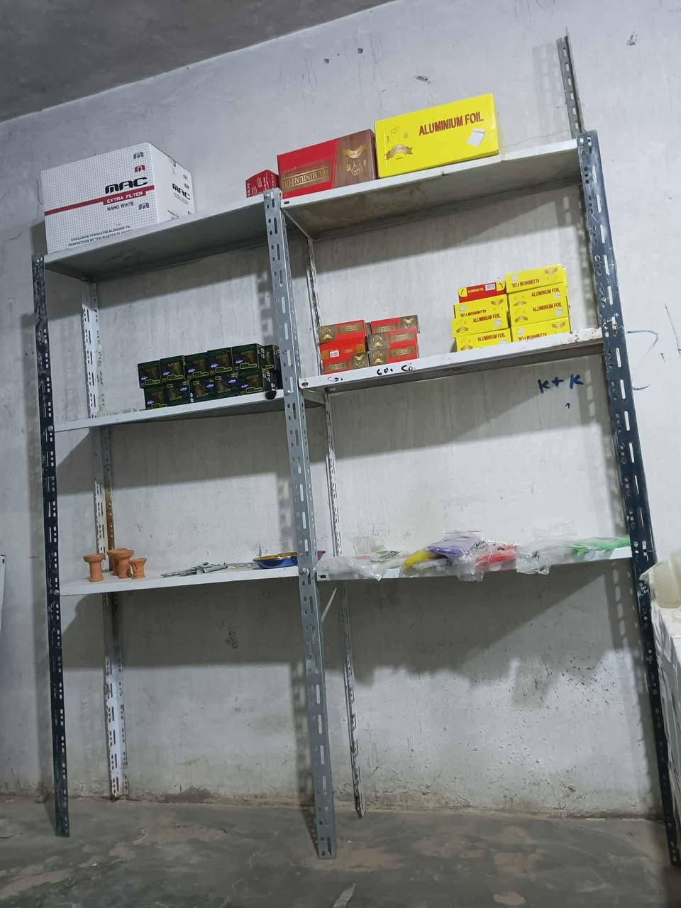 السلام عليكم رفوف العدد6 السعر خاص.❔رقم (***********)
