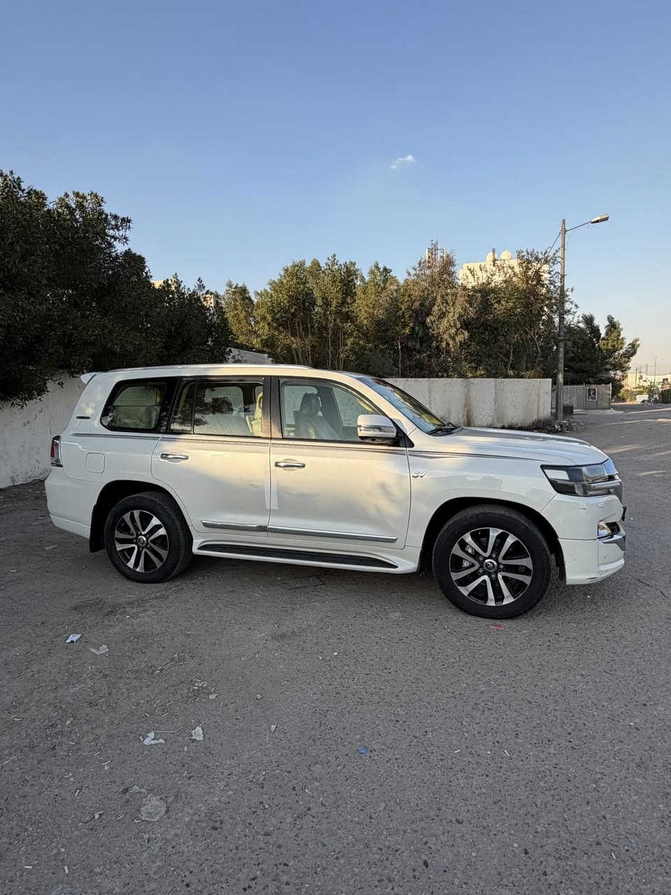 سلام عليكم
لاندي كروز موديل ٢٠١٧ مكفوله  بيهه شبر بل بنيد صبع فقط  كامل مواصفات مكينه 8 سلندر فتحه تحكمات ستيرن شاشات ٣ ماشيا (١١٦ ) كشنات كهربلاء كأمره خلفيه رقم بغداد نكليزي جاهزه اي نقص ما بيهه سعر (٤٦٠$) مكاني بغداد 
موبايل ***********
