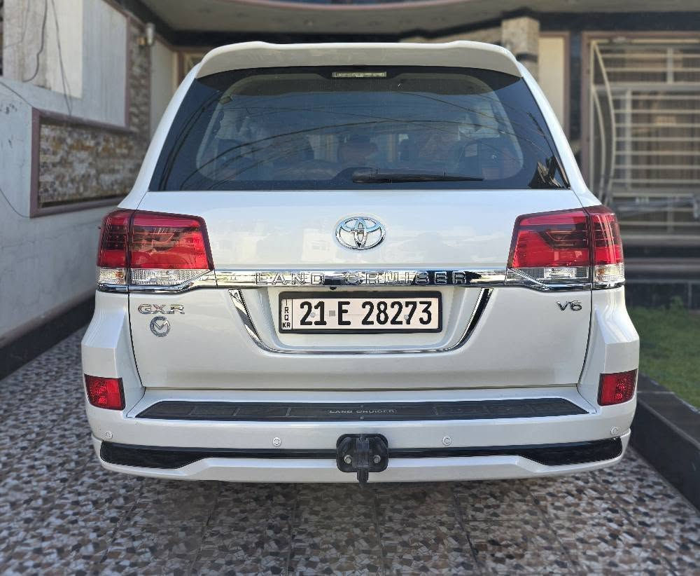 💎 تويوتا لاندكروزر GXR 2017 (ماشيه 65 ألف فقط!) الرقم الجديد ( سليمانية )💎
​V6 بمواصفات خليجية كاملة وحالة الوكالة.
​📊 تفاصيل السيارة:
​الموديل: 2017.
​الممشى: 65,000 كم فقط (حقيقي ومضمون).
​المحرك: 4.0L V6 (قوة واعتمادية).
​الوارد: خليجي (مطابق لكافة المواصفات الخليجية).
​الحالة: مكفولة بالكامل (بدون حوادث، بدون صبغ، بدون أي ملاحظات).
​✨ المواصفات (فول كامل)
​فتحة سقف + ثلاجة.
​شاشات خلفية، كاميرات محيطية ، وحساسات.
​نظام دفع رباعي (4x4) وكير أوتوماتيك متطور.
​الداخلية بحالة المصنع تماماً (نظافة فائقة).
​اللون الخارجي: أبيض لؤلؤي .
​💰 السعر المطلوب: 52,000 دولار.
📍 الموقع: [ بغداد حي العدل]
📞 للتواصل: [ *********** بغداد, العراق
