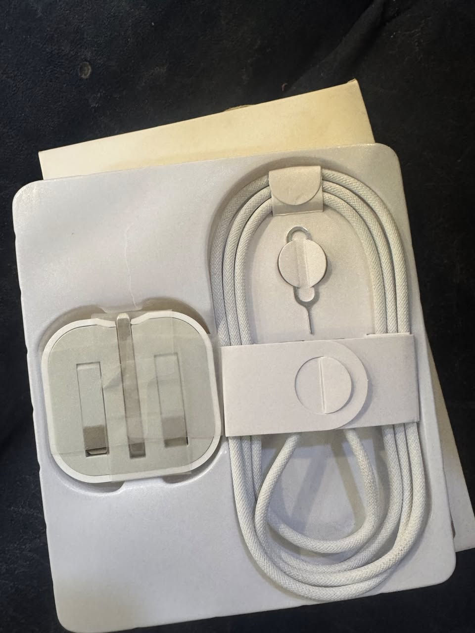 السلام عليكم
ايفون 15برو ماكس  لون تيتانيوم جهاز نضيف
نضافه99/100
ذاكره256
مبدل شاشه فقط 3 خيارات 
بطارية89 
ويا شاحنه اصليه مال جهاز 
سعره 735 وبي مجال هـ***********خاص مفتوح
