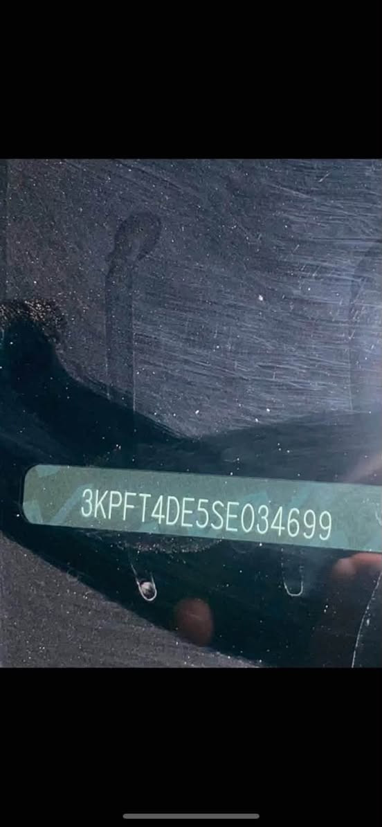 للبيع كي فور موديل ٢٥ حادثها موضح بصور سياره جديده معنه الكلمه مغلفه كلها ليلون حراري اصلي ابو ضمان سياره مصلح حادثها بس مو تصليح مضبوط مرقمه بسمي تحويل مباشر موصفات 
تحكم وضعيات القياده رادار امامي خلفي وجانبي  فول حساس توقف ذاتي مانع انزلق سايد بريك كهرباء منفذ شحن امامي وخلفي تشغيل عن بعد بصمه ابواب بصمه جنطه شاشه متصل حجم كبير فول قياده ذاتيه مع تحديد المسار فول تحكم استيران  متصل  مكاني بغدا  حي العامل السعر ١٥٨ وبيها مجال قليل ‭***********‬
