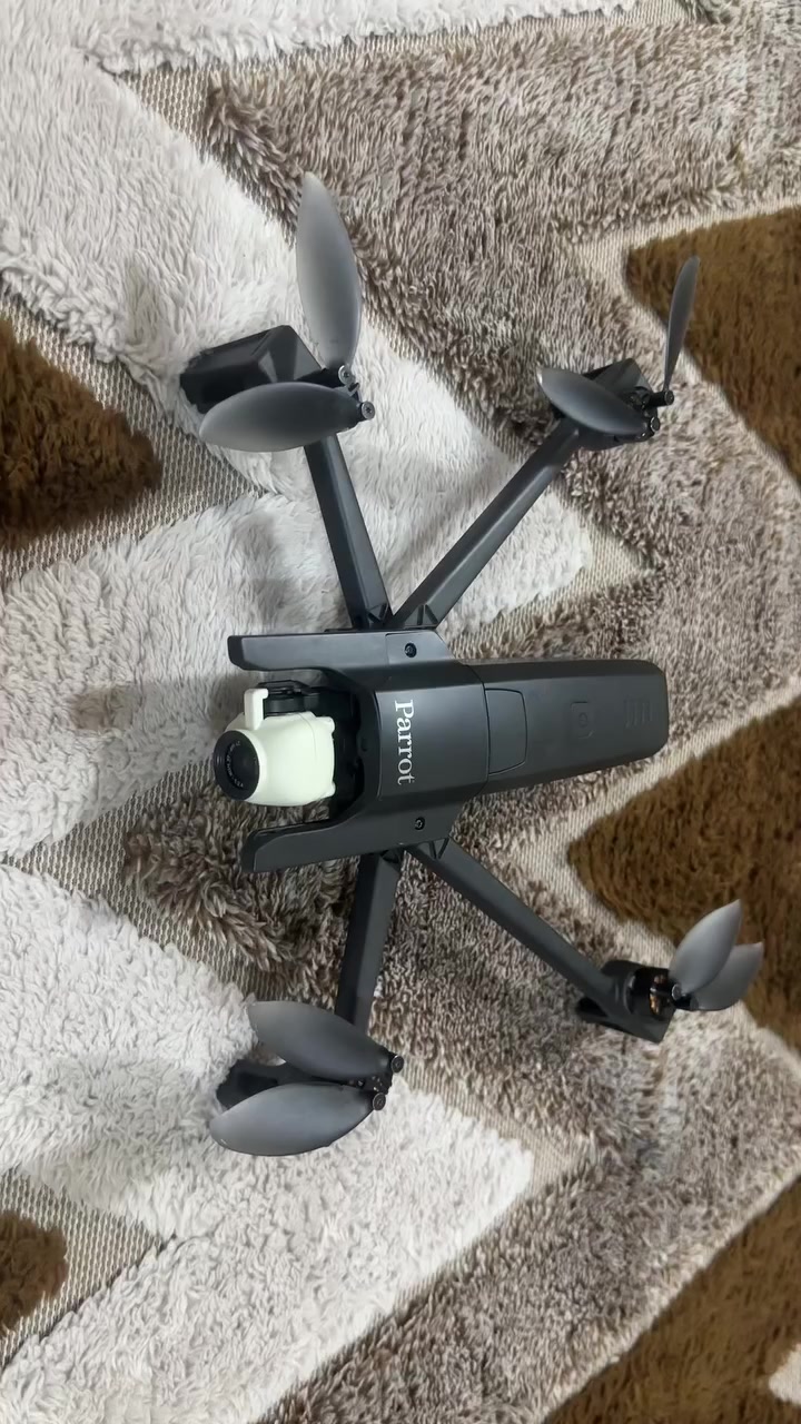 السلام عليكم درون parrot  ANAFI الموصفات ربط كيبل مسافه من خمسه الى 6 كيلو كمبل ثلاثي دوار رجوع تلقائي بطاريه تدوم طيران 25 دقيقه حقيقي تجي وياها بطاريات عدد 2 نظافه 99% السعر 275 مع التوصيل 
ملاحظه التوصيل فقط بغداد حله نجف كربلاء ديوانيه والي يحب يشوف تصويرها يتفضل خاص تصوير 4k حقيقي وبيها ثلاث وضعيات للسرعة


**إذا كنت صاحب هذا الإعلان وتريد حذفه لأي سبب، رجاءا أرسل رسالة إلى الدعم الفني**