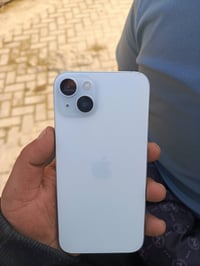 ايفون 15بلاص ذاكرة 128 بطارية 🔋88سعر خاص أو الاتصال عل الرقم0771704905...