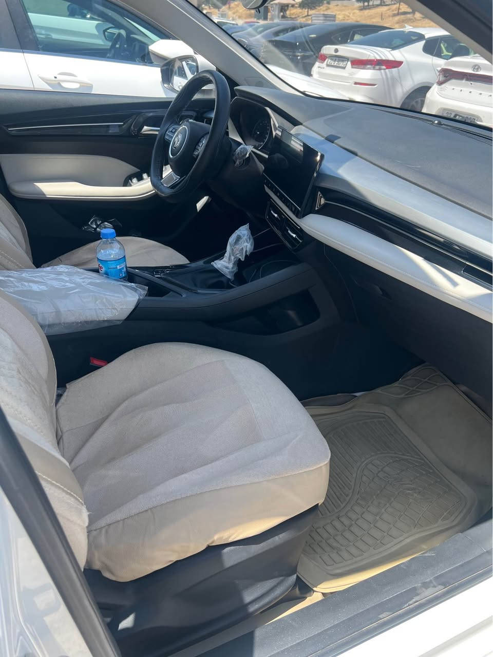 mg 5 2025   ***********
٩.٠٠٠ كم ڕۆشتووە
بەصمە ناو زەرد تەبرید مەرکەزی 
شاشە و حاسەی دواوە
لایت لید و زینۆن
ویل کرۆم
سەیارەکە ضەمانی شەریکەیە و سێرڤز کراوە ڕۆنی گۆڕاوە
یەک پەڵەی بچوک دۆسەکەی بۆیاخە بێ ناوگرتن 
*********** السليمانية, العراق
