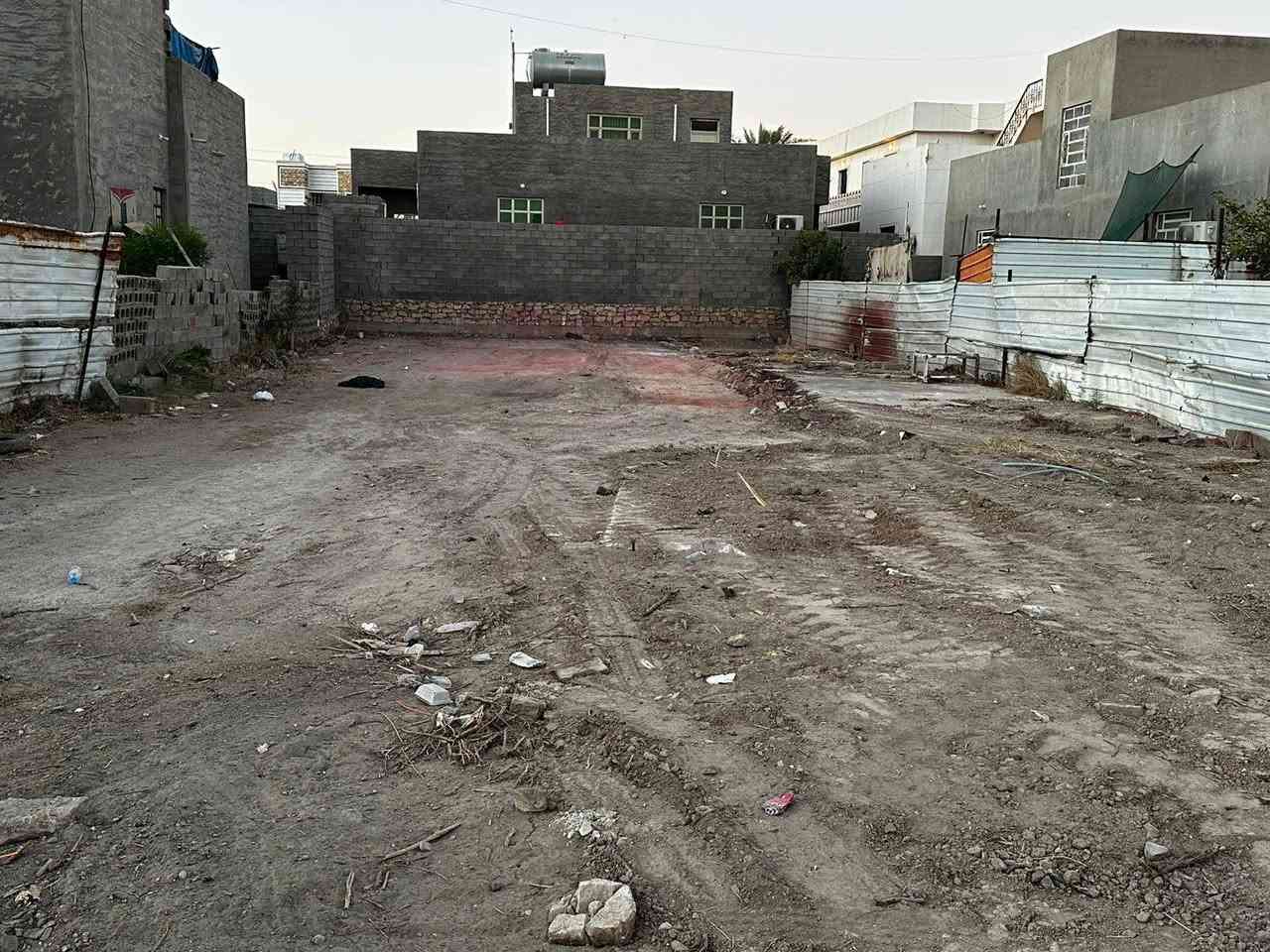 توفر لدينا قطعه ارض للبيع في على شارع 40 قرب دريم 
لوجه ١٤

النزال ٣٥

مساحته ٤٩٠

للمزيد من التفاصيل يمكنكم زياره مكتبنا مكتب العين العقار ع شارع 40 مدخل الصوفيه الثانية 
او الاتصال على الارقام 

***********
***********

***********
