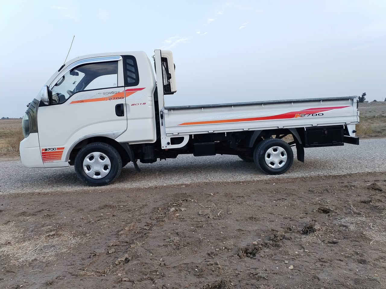 سيارة كيا حمل 2013
لسعر 88
رقم بصره دولي سنويه 2030تبريد ثلج سبلت بيها 
سياره بكيت مانت الله بس اليدور نضيف يخابر ويبشر
رقم بصره نكليزي دولي سنويه 30 مشروع وطني 
سيارة كفالة عامة من الصبغ والتبديل والضربة وحتى البارد
سيارة جديده ما متعوبة 
مكينة مكفولة شرط برغي ما مفتوح بيها   مشروع وطني تحويل مباشر
رقم شاصي واضح جداً
شاصي مكفول 
تبريد وتدفئة كلها شغالة وضع شركة
تخم تاير جديد 
كهربائيات كلها شغالة 
مكان السيارة ناصرية للاستفسار اكثر الاتصال على الرقم
***********
