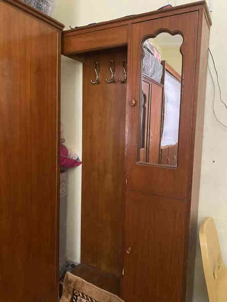 غرفه للبيع نجاره عراقي ٤ بيبان السعر ٤٠٠ مكاني واسط قضاء الحي   *********** الحال
