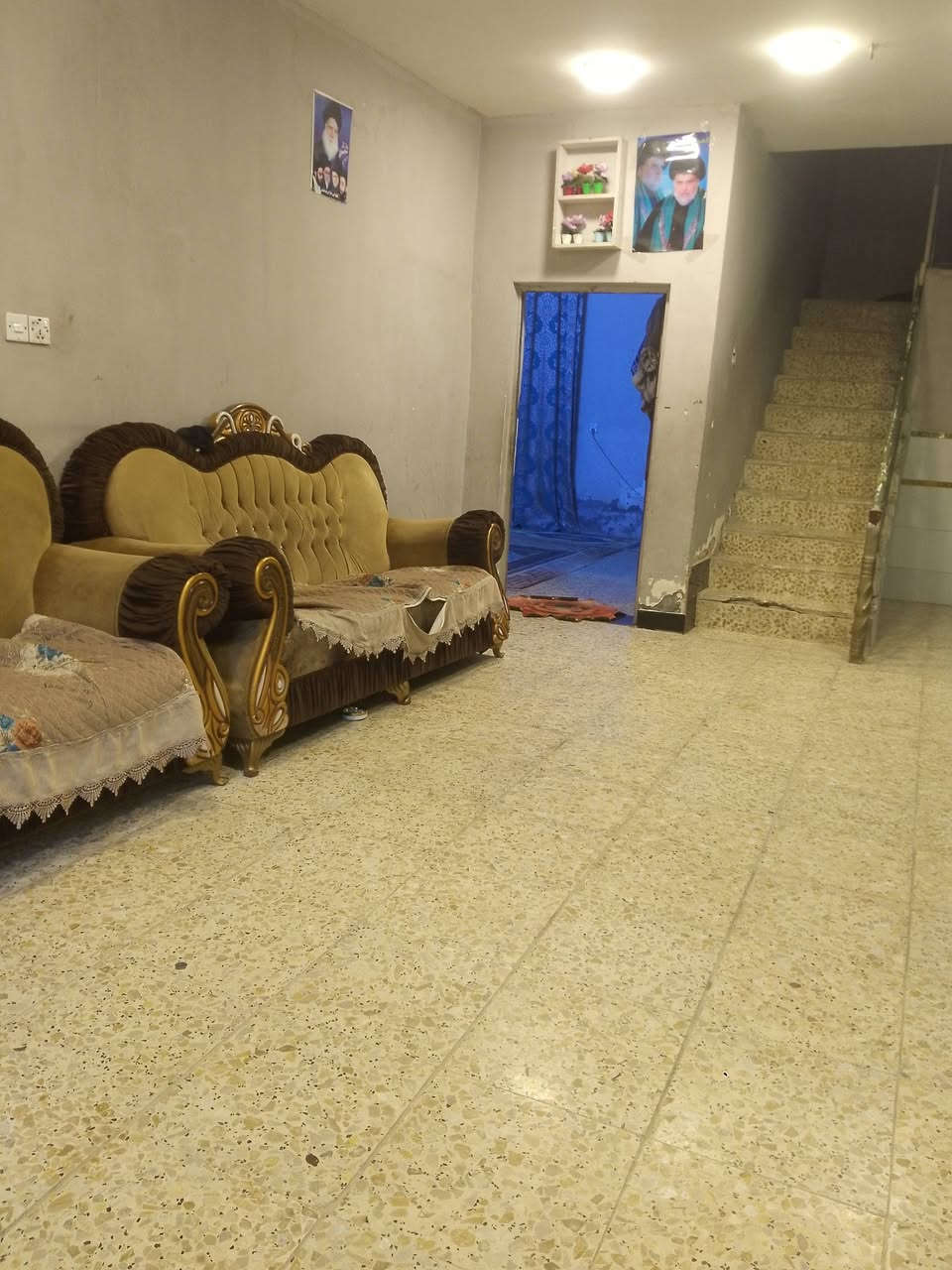 السلام عليكم بيت للبيع كماده حي طارق الوسط المسافه البيت 120 للاستفسار اتصل على هذا الرقم***********
