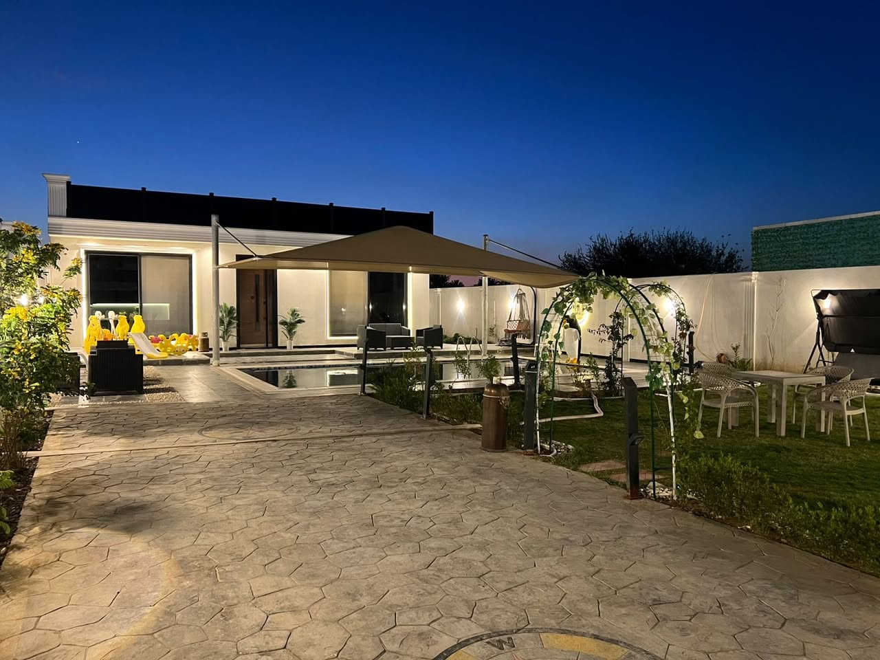 مزرعة للإيجار اليومي 🏡🌳
📍 الموقع: بغداد – الدورة – البوعيثة

✔️ أجواء هادئة ومناسبة للعوائل

✔️ مساحة واسعة وخدمات متوفرة

✔️ مثالية للراحة والونسة

📌 للحجز والاستفسار يرجى الاتصال أو المراسلة على واتساب: 

 📞 ***********

 موثق في تطبيق اجرلي لسياحة المزارع في العراق 🇮🇶
