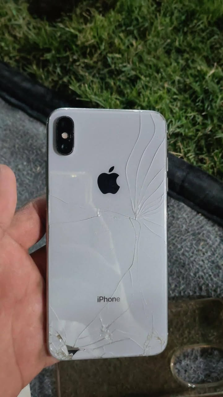 السلام عليكم اكس ماكس يعوزو اضائه شاشه جديده مشدوده اصليه بطاريه اصليه الذاكره 256السعر 80والله حيهم ***********يرهم مراوس بجهاز
