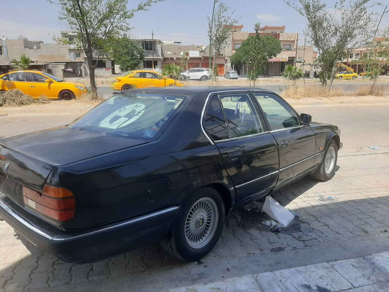 سلام عليكم
بي ام لبيع 
 موديل 91 
سنويه لحد 28 مشروع وطني 
رقم صلاح دين
بدون ضربه صبخ جماليه 
مكينه فال 35 
بدون بطاقه بانزين 
سعر 40، بيه مجال عنوان كركوك حي عسكري 
رقم ***********
