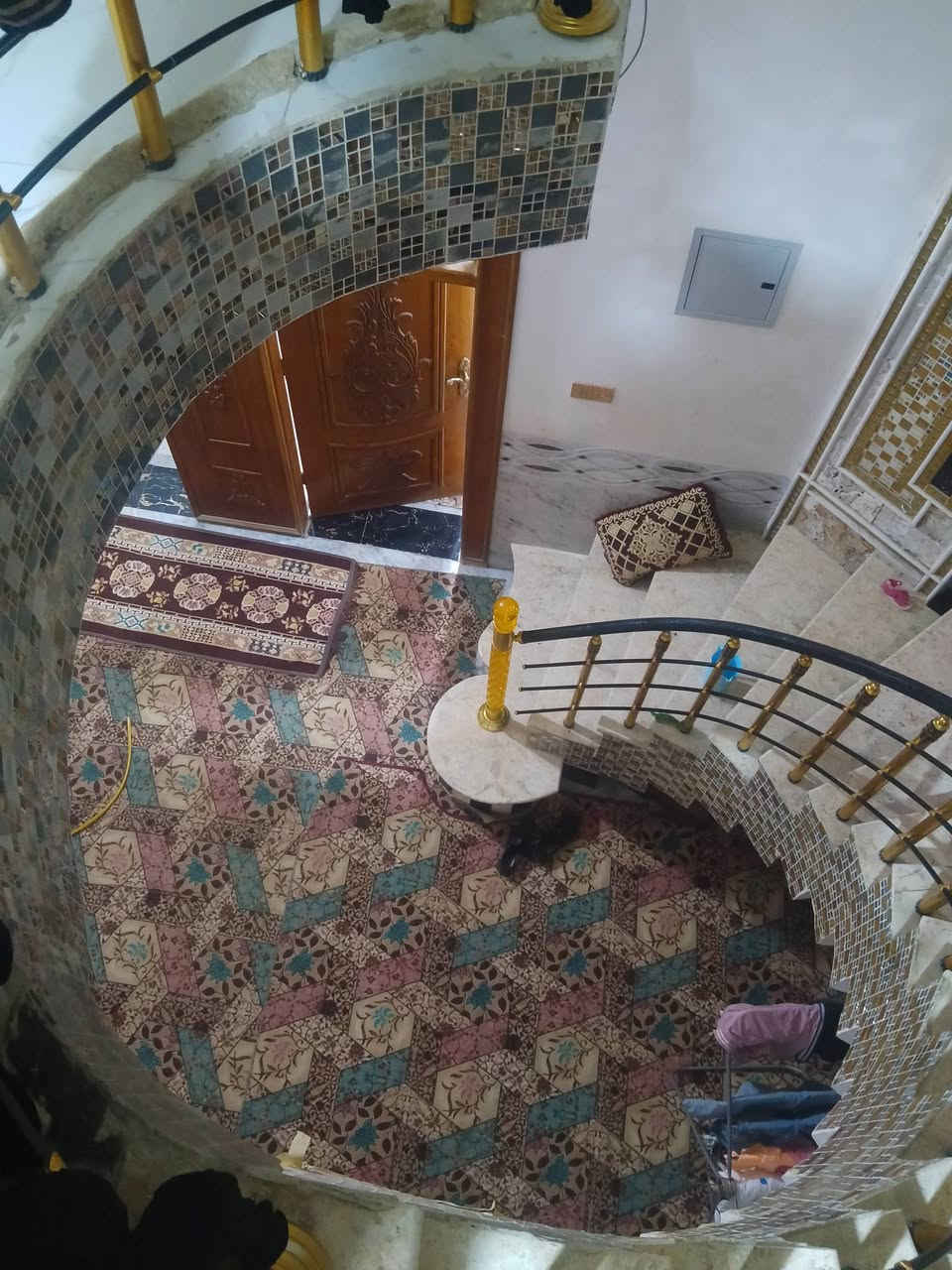 بيت طابقين للبيع مساحته متين متر أرضيته مرمر على شارع رئيسي شارع ‏‪***********‬‏ النهضة الثالثة قرب جامع شاكر  هندس سعره على خاص أو اتصال رقم ***********
