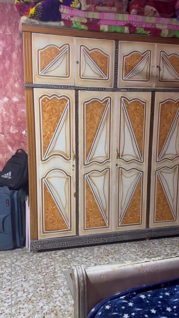 غرفه اخشاب كويته طابقين وسرط اي كسر مابيه وقويه جداً العنوان الزبير / السعر / 350 وبيه مجال / ***********
