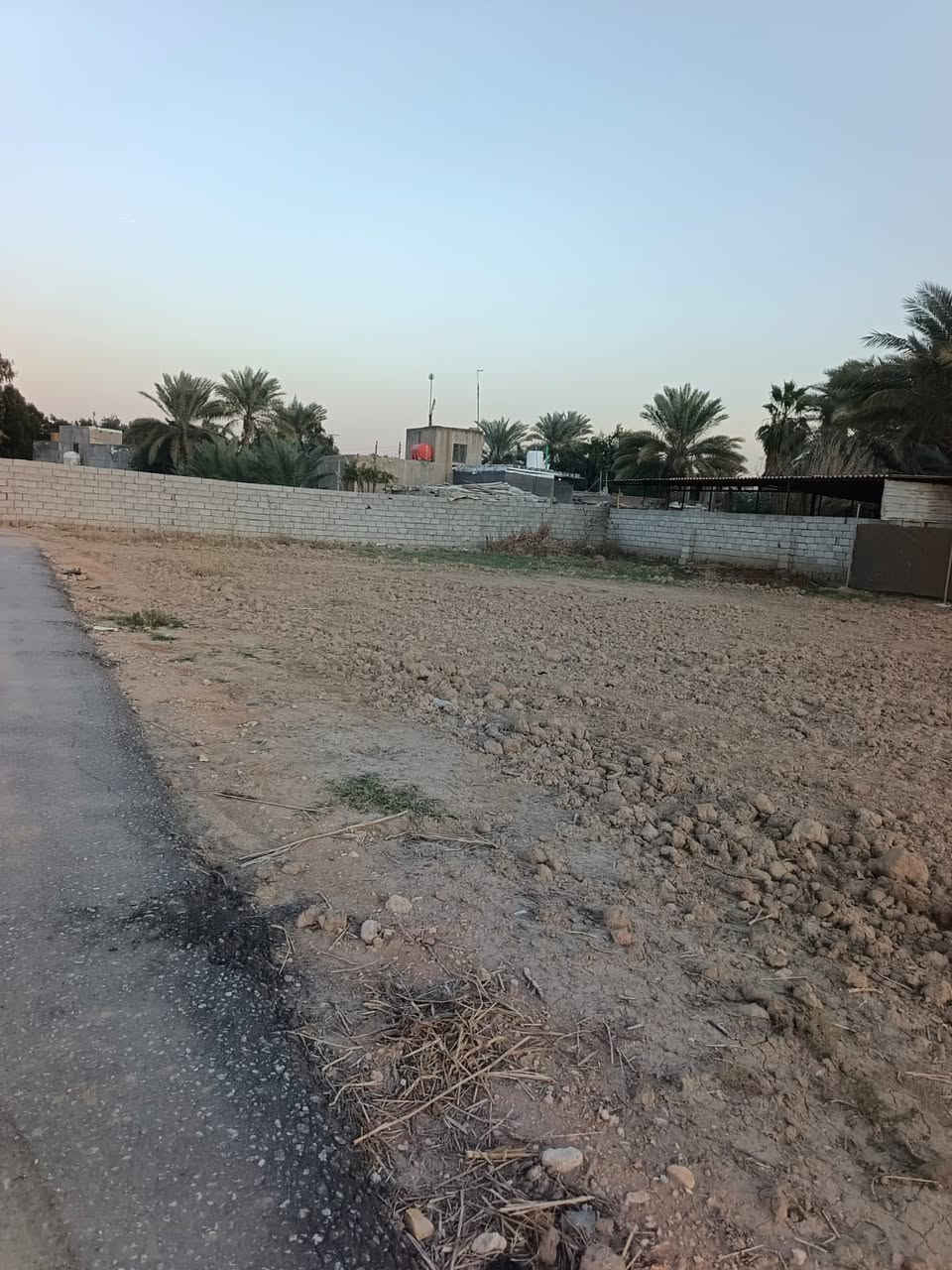 السلام عليكم   بيع مستعجل بسبب ضرف
قطعتين اخوات ركن مساحة القطعه 200 م  المساحه الكليه  400م   ركن  تبعد عن شارع المصلخ العام ١٥٠م 

موقعهن فرع المصلخ  

السعر 32وبي مجال   خدمات. ماء   تبليط  كهرباء 

الأستفسار ***********
