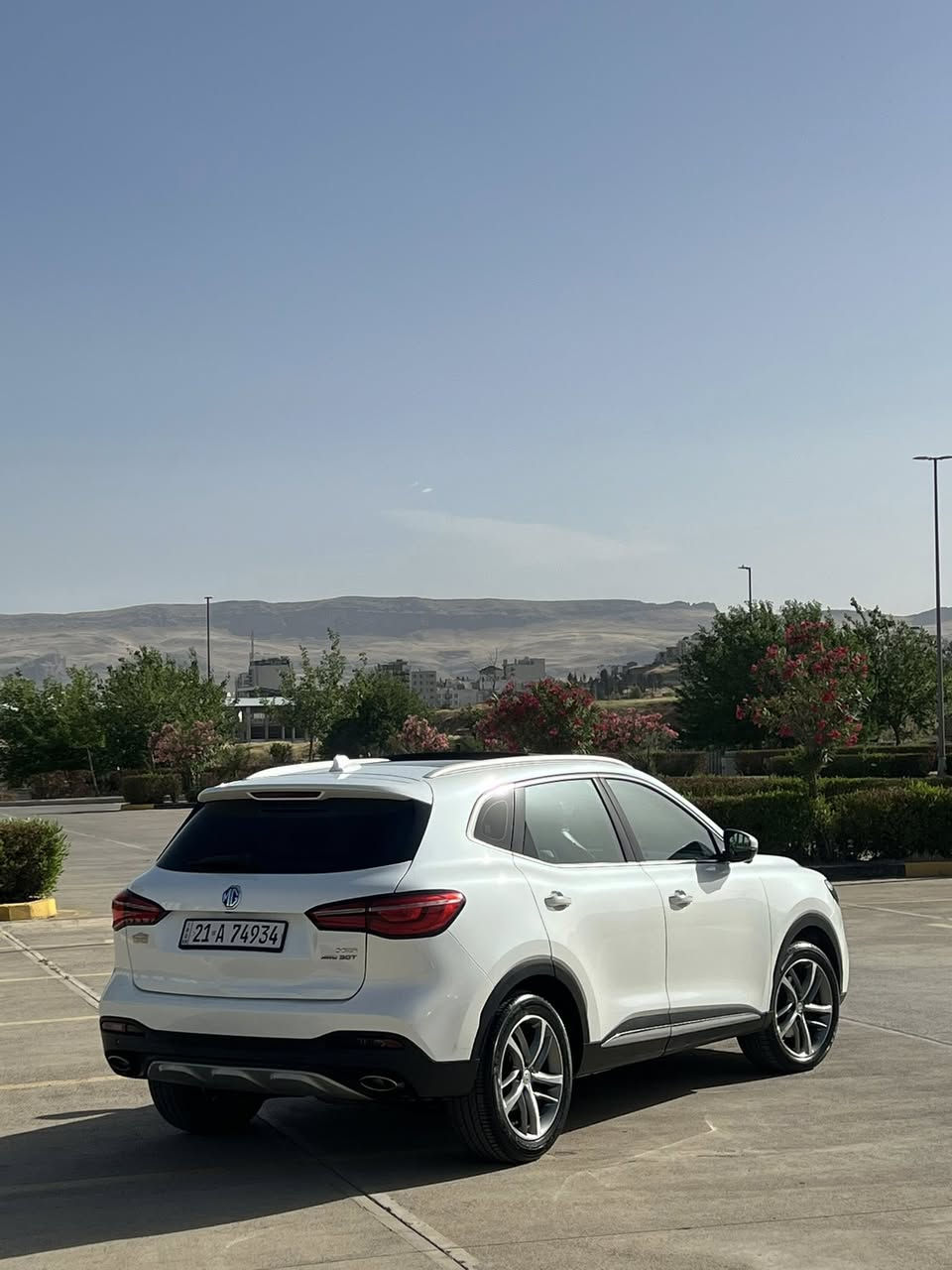 سلام‌علیکم ورحمةالله
✍️کوردی و عربی 

ئێم جی MG HS بۆفرۆشتن
- مۆدێل 2022فوووول 
- سفری شریکەیە 
- مەکینە 20 تۆربۆ
٦٨هەزار کم ڕشتوووە
- قەپات مواسەفاتی ناو سوور
( سەقف سلاید - بەسمە - داخلی دوو ڕەنگ - کوشین جلد  - کوشن کارەبای سەکن و سایەق-  سوپەر سپۆرت  -بریک کارەبای- شاشە ئایپاد - گیچ ئەلیکترۆنی - سوکان ڤۆلیۆم - کامیرا - حاسە- یەدە بەسمە -تەبرید مەرکەزی -سنوق کارەبای - سنوق شفت - تەحەکوماتی لایت و ئاوینەکان - تەحدید سورعە- - لایت لید -بەگلایت لید -بلاجکتۆر - زینۆن - رادار ئاوینە اشارت )
سەیارەکە کلین‌تایتڵ ە
بێ بۆیاغە بێ تەعدیل 
 تەنها یەک قوپاوی بچووکی هەیە
باقیەکەیتر هەمووگیانی بەشەرت
سەیارەیەکی زۆرجوان و تازەیە گێڕومەکینە و بەناوکردن و هەمووشتێکی بەشەرت
نرخی 155وەرەقەو معامەلەیەکی کەم
شوێن سلئمانی
***********. + واتساپ
----------------------------

عربی

سياره ام جي MG HS للبیع

- موديل ۲۰۲۲
- حجم محرك ٢٠ تيربۆ
( سقف سلاید ( فتحە ) بصمە - داخلی جلد لونین  - کوشن كهربائي سايق و سكن-  سوپر سپۆرت  -بریک كهربائي - شاشە ئایباد - گیچ الکترۆنی-فوليومات ستيرن - کامیرا- حساس -یدە بصمە -تبرید مركزي - صندوق كهربائي - صندوق شفط - تحكمات  لایت و و تحكمات مرايات  - تحديد سورعە- - لایت لید -بكلایت لید -بلاجکتور - زینون - رادار اشارة بالمري )
سياره جديد كلين تايتل
بدون حادث
ايرباكات بلادي
بدون‌صبغ
بدون تعدیل
والباقي كلشي بشرط
سياره جديد گیر و محرک و تحویل کلشی بشرط
سعر155ورقه وبيها مجال قليل
۰۷٧٠٢١٥٥٩٦٤
هاتف-واتساب
