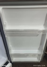 ثلاجة للبيع  نوع هانسس  حجم 6 قدم  لون سلفر  سعر 150 ألف  07739624210