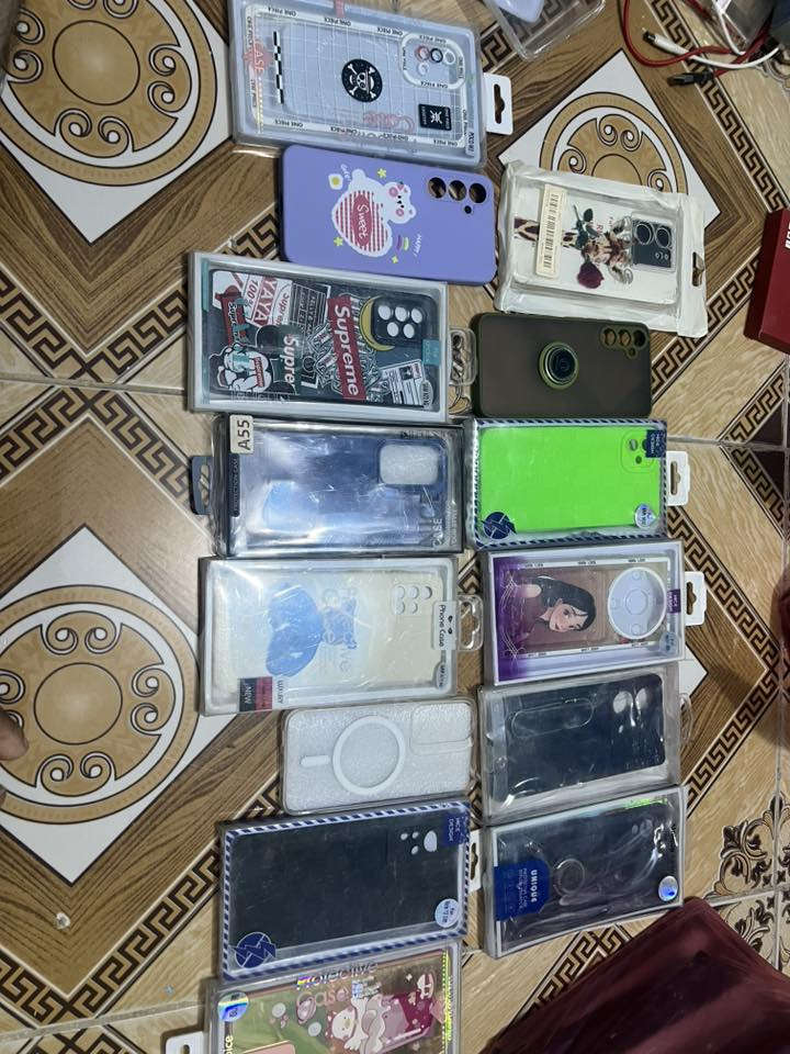 � تصفية غراض محل موبايلات بسعر مغري جداً 🔥
للبيع دفعة كاملة تحتوي على:

✅ 20 كفر iPad منوع (نوعيات حلوة وموديلات مختلفة)
✅ 48 كفر iPhone أصلي (بناتي ولادي)
✅ 21 كفر Android مشكل
✅ 6 سماعات بشكل سمجة وموديل حلو
✅ شاحنة موبايل عدد 1
✅ لاصق شاشة iPhone 12
✅ سماعة رأس Bluetooth أصلية، بيها راديو وممتازة للأغاني والألعاب والاستخدام اليومي

💰 السعر للكل: 75 ألف دينار فقط
🚚 التوصيل مجاني لجميع المناطق

فرصة مناسبة لأصحاب المحلات أو أي شخص يريد يبيعهن بالمفرد ويستفاد منهن.

📩 للحجز أو الاستفسار راسلني خاص او اتصل 
***********

