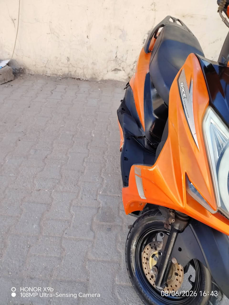 دراجه سكنس برغي مامفتوح بيهه *********** كهربائياته كلهه شغاله سلف لايتات اشاير شلعه ومعدل سعرهه 350 بيه مجال
