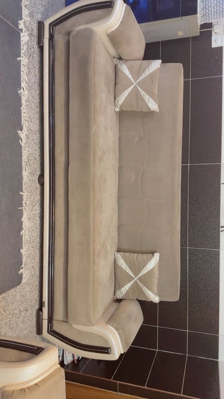 للبيع قنفات 6 مقاعد مع الطبلات 4 طبلات
بسعر 450 الف 

كاونتر ارتفاع مترتين و 70 و العرض 4 امتار مع طباخ وفرن كامل بسعر 750 الف 

كاونتر بابين متر مربع 150 

العنوان بغداد حي القاهرة قرب التانكي 
*********** حيدر
